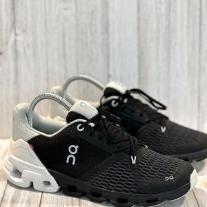 On Cloud Flyer Running Shoes Cloud Helion Womens Size 8 Black White Mint Green